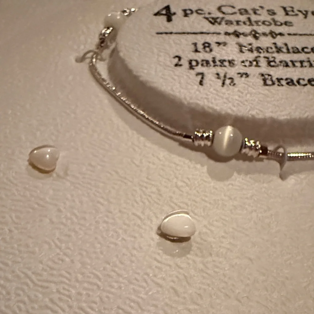 New! 3 piece Cat's Eye Jewelry Set - Picture 4 of 7